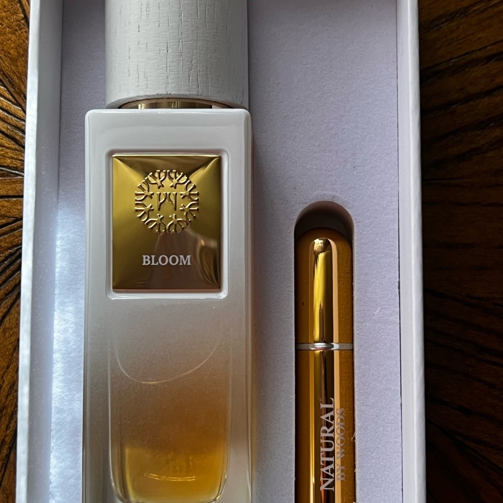 Bloom Fragrance Set with Gold Accents, Smoke free and Pet free home